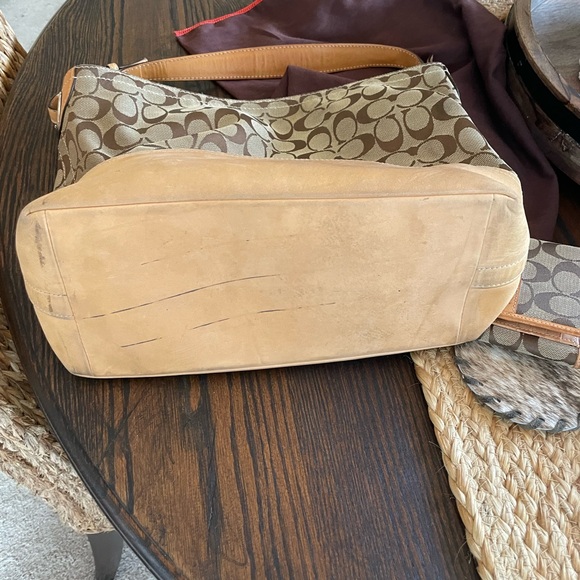 Leather & Signature tote purse & Wallett - Picture 2 of 6